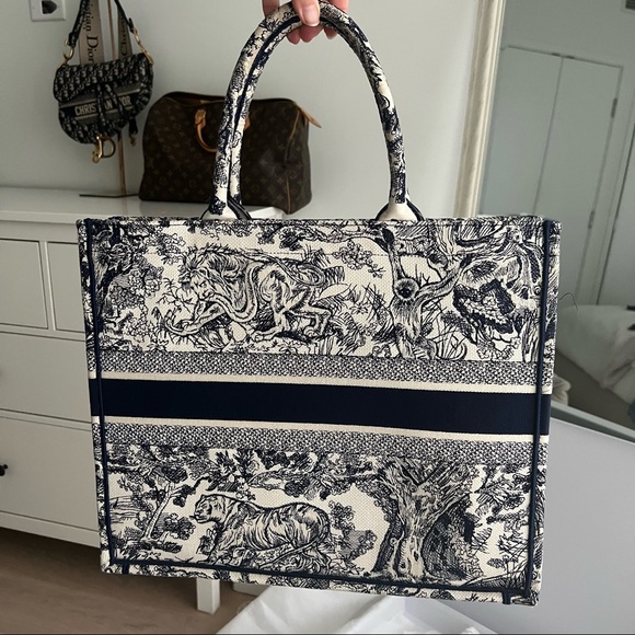 Dior Toile de Jouy Embroidery Tote - Picture 3 of 13
